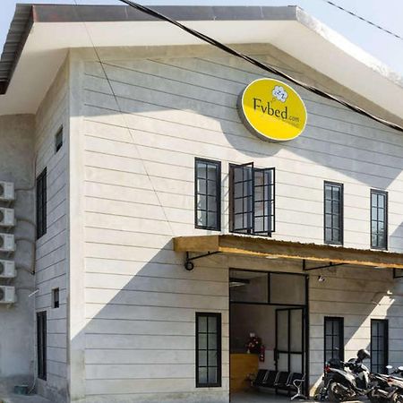Hotel Reddoorz Near Sam Poo Kong 3 Semarang Esterno foto