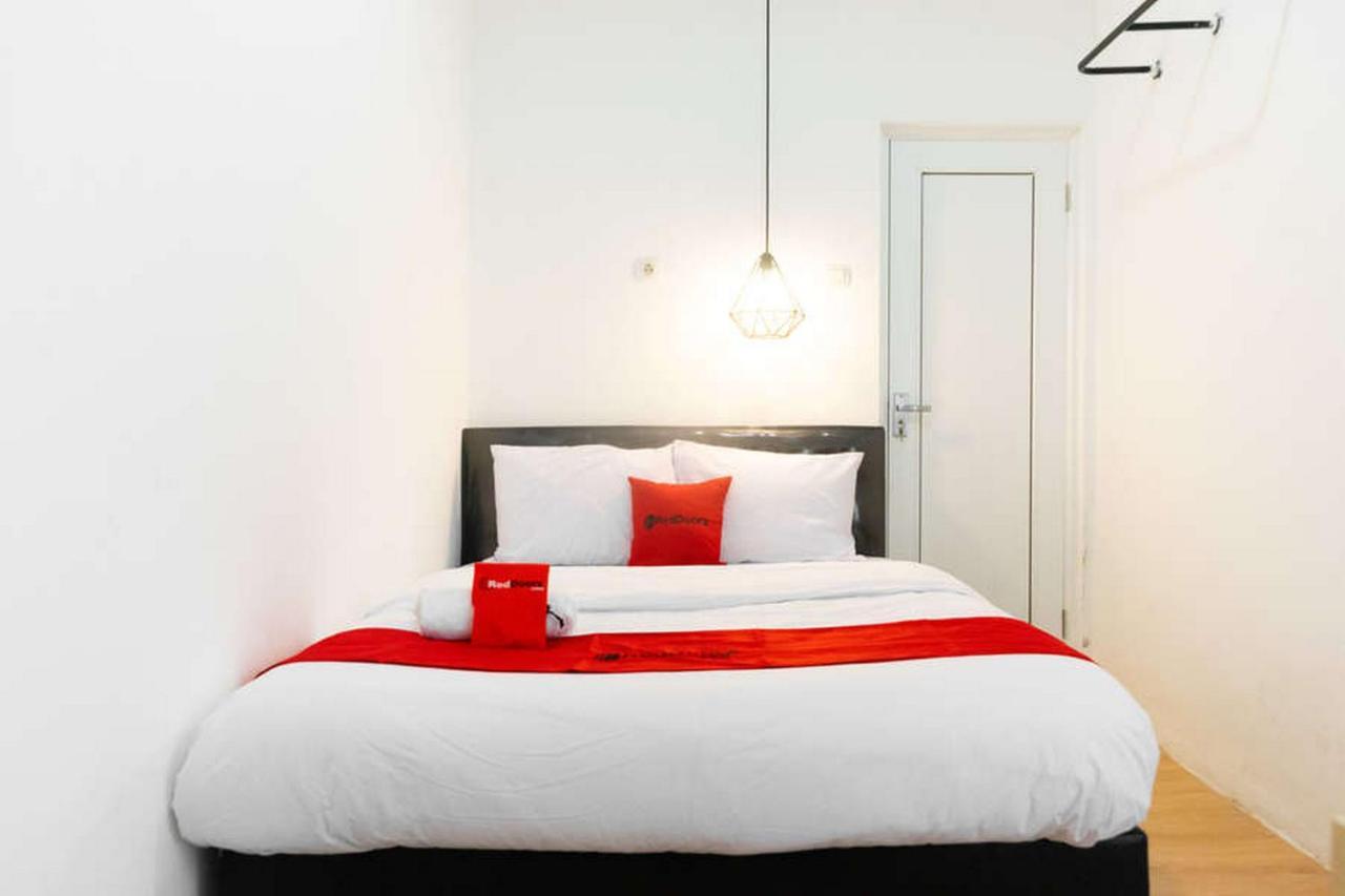 Hotel Reddoorz Near Sam Poo Kong 3 Semarang Esterno foto