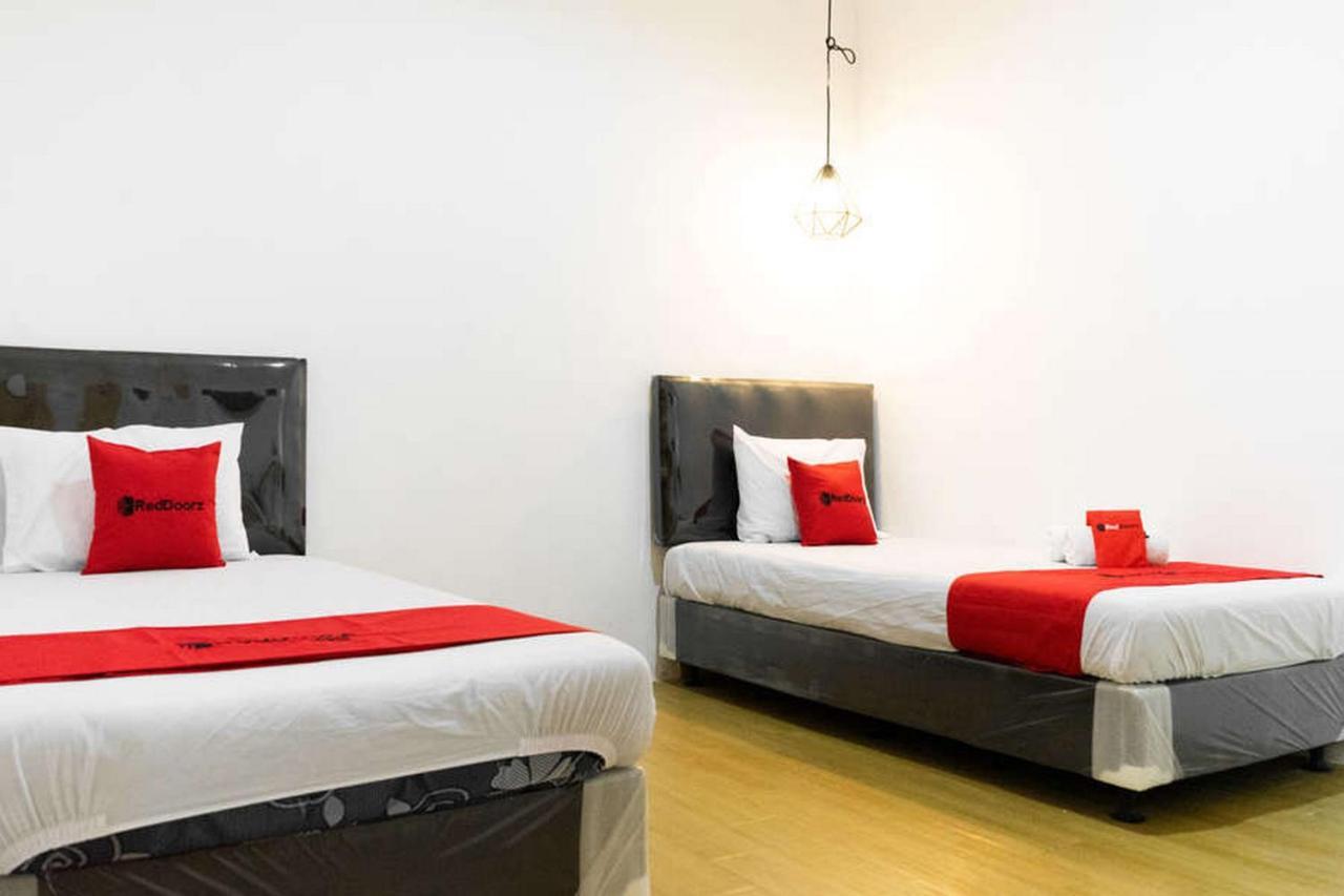 Hotel Reddoorz Near Sam Poo Kong 3 Semarang Esterno foto