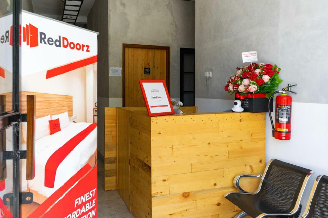 Hotel Reddoorz Near Sam Poo Kong 3 Semarang Esterno foto